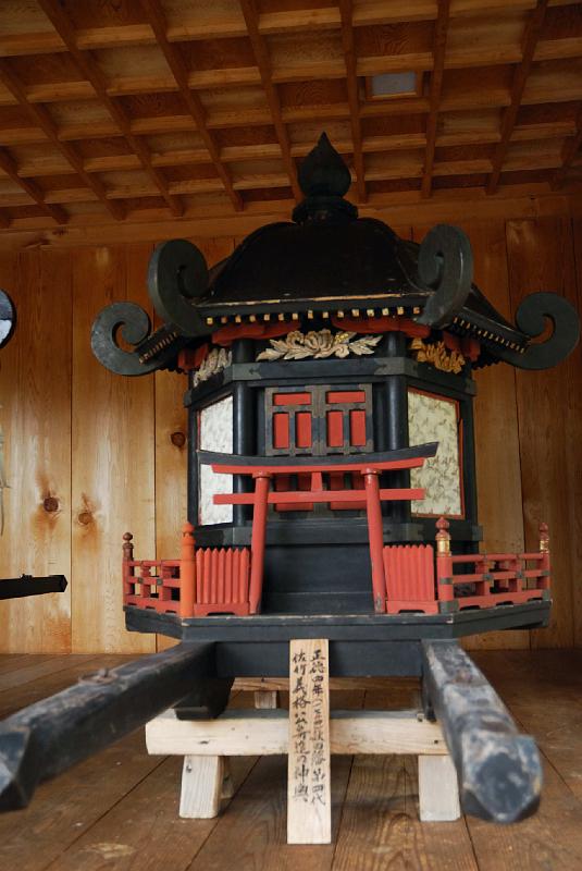 DSC_1918.jpg - 真山神社 神楽殿 御神輿